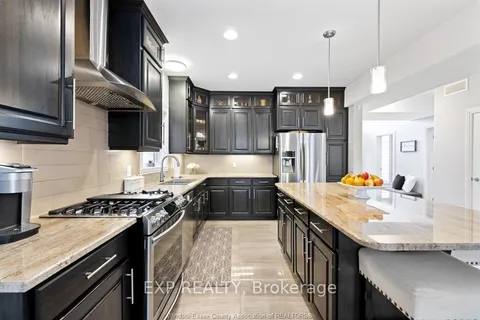 6268 Disputed Rd, LaSalle, ON N9H 0E6
