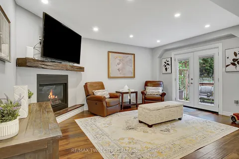 186 General Dr, Kitchener, ON N2K 3S6