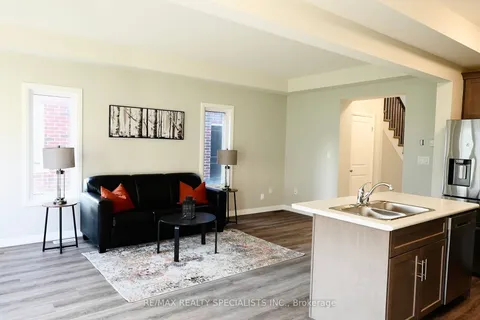 22 Bur Oak Dr, Thorold, ON L2V 0L9