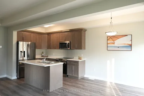 22 Bur Oak Dr, Thorold, ON L2V 0L9