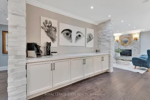 18 St Anns Crt, Hamilton, ON L9G 2C8