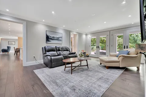 18 St Anns Crt, Hamilton, ON L9G 2C8