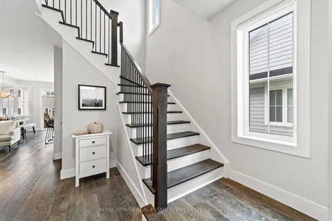 106 Sycamore St, Blue Mountains, ON L9Y 4E2