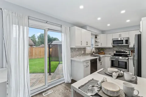 1066 Booth St, Cobourg, ON K9A 5G5
