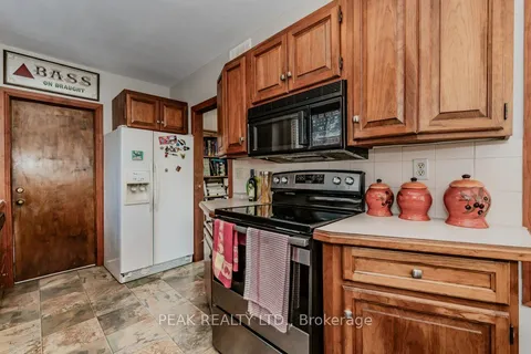 975 Queens Blvd, Kitchener, ON N2M 1B6