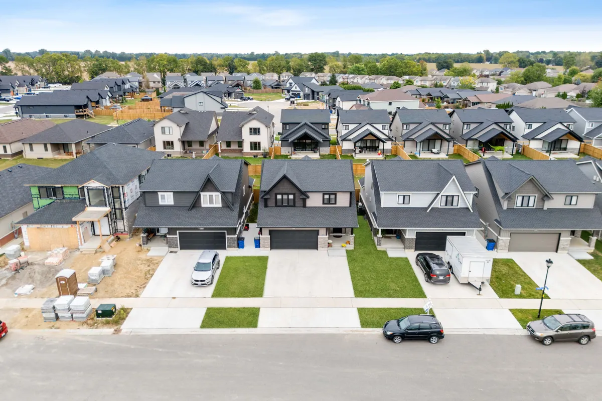 113 Cabot Trail, ON N7L 0G5