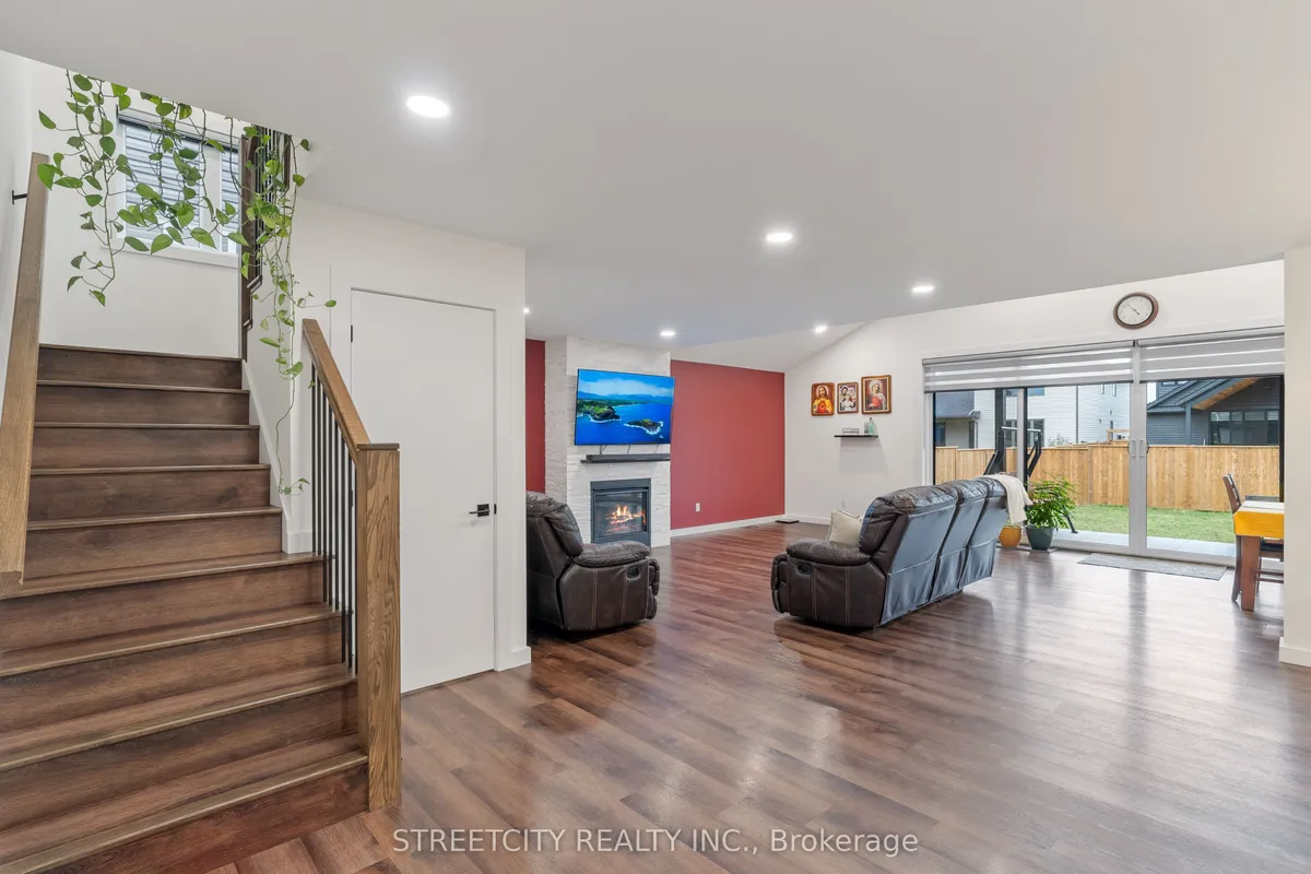 113 Cabot Trail, ON N7L 0G5