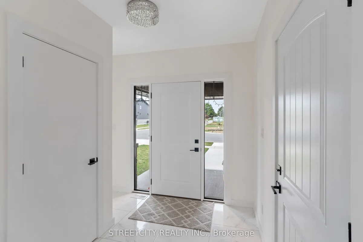 113 Cabot Trail, ON N7L 0G5