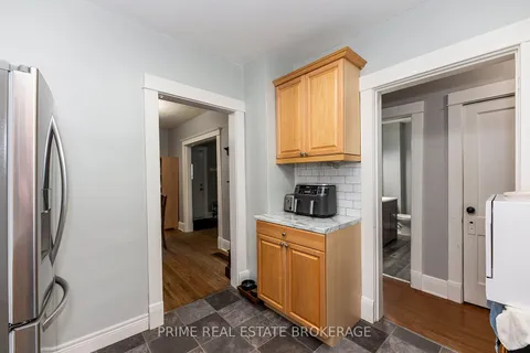 122 Langarth St, London, ON N6C 1Z2