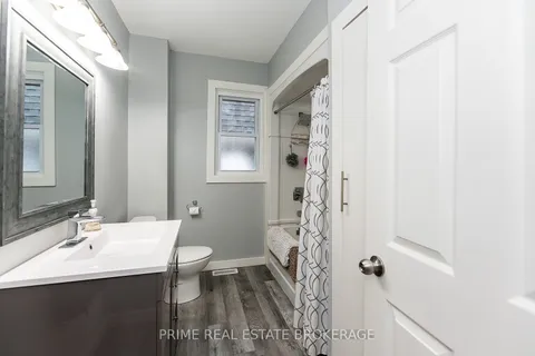 122 Langarth St, London, ON N6C 1Z2