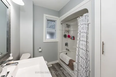 122 Langarth St, London, ON N6C 1Z2