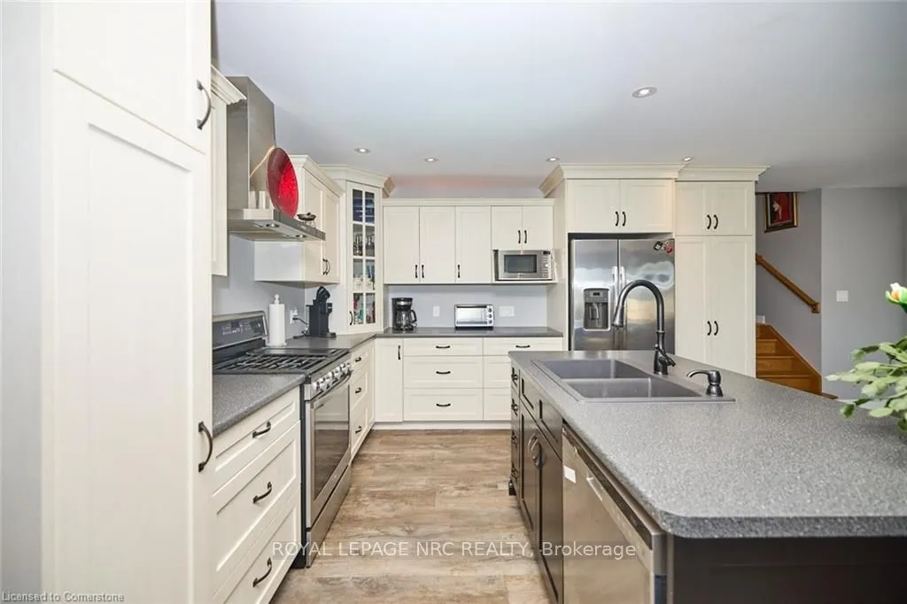 226 Woolverton Road, Grimsby, ON L3M 4E7