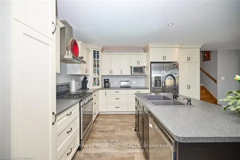 226 Woolverton Road, Grimsby, ON L3M 4E7