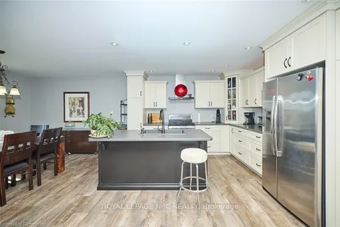 226 Woolverton Road, Grimsby, ON L3M 4E7