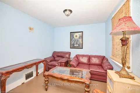 114 Welland St, Thorold, ON L2V 2C1