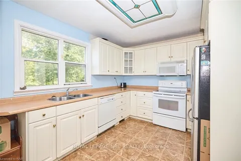 114 Welland St, Thorold, ON L2V 2C1