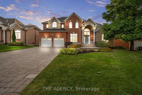154 Foxridge Dr, Hamilton, ON L9B 5B9