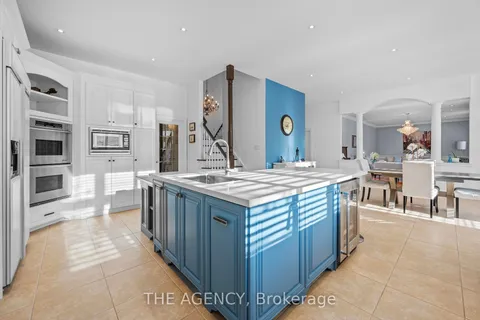 154 Foxridge Dr, Hamilton, ON L9B 5B9