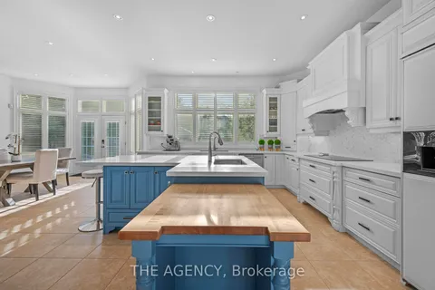 154 Foxridge Dr, Hamilton, ON L9B 5B9