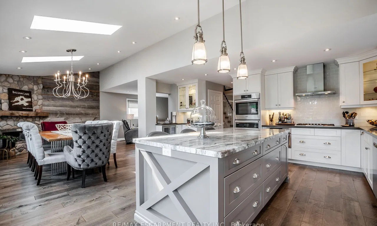 487 EAGLEWOOD Dr, Hamilton, ON L8W 3J2