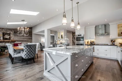 487 EAGLEWOOD Dr, Hamilton, ON L8W 3J2