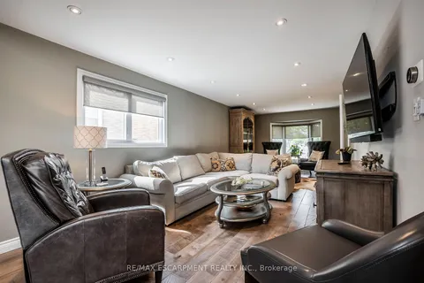 487 EAGLEWOOD Dr, Hamilton, ON L8W 3J2