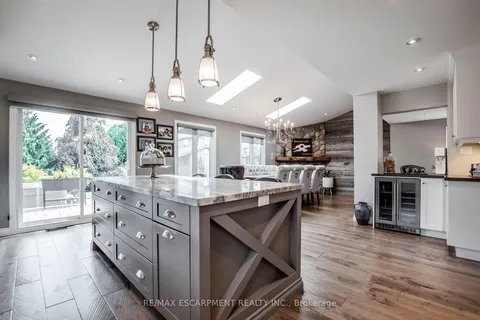 487 EAGLEWOOD Dr, Hamilton, ON L8W 3J2