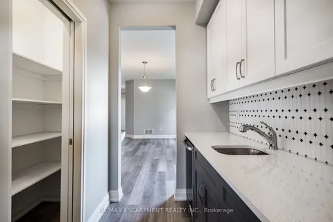 219 KLEIN Circ, Hamilton, ON L9G 3K9