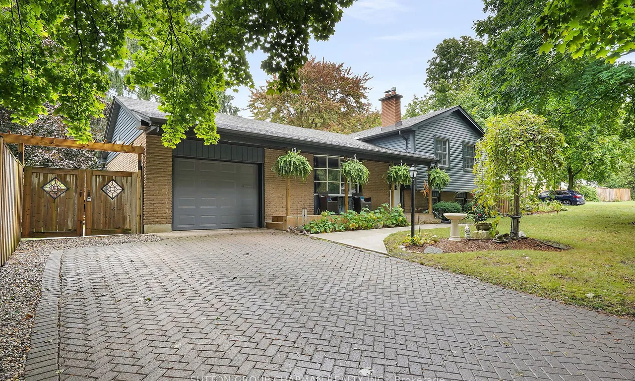 90 Queen Anne Circ, London, ON N6H 4B7