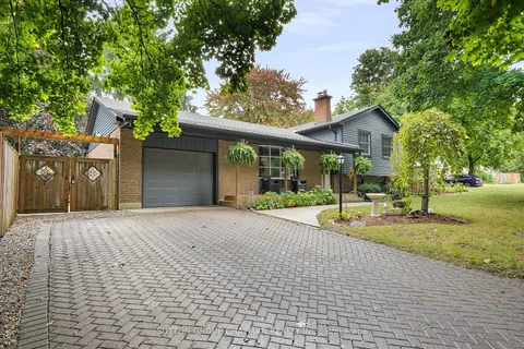 90 Queen Anne Circ, London, ON N6H 4B7