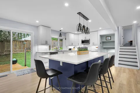 90 Queen Anne Circ, London, ON N6H 4B7