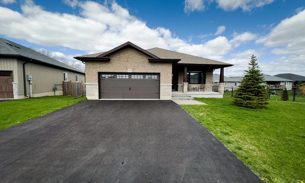 15 Spartan Crt, Quinte West, ON K8V 0G5