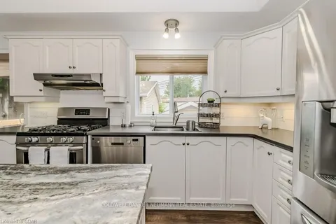 25 Trillium Beach Dr, Puslinch, ON N1H 6H9