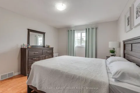 9 PONDS EDGE Crt, London, ON N5Z 5C4