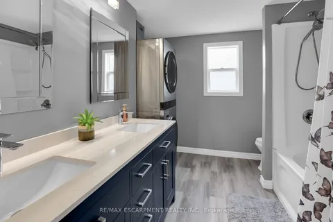 4453 David Lane, Lincoln, ON L3J 0W1