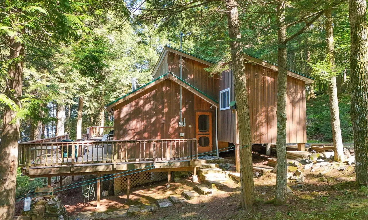 1077 Rignalls Rd, Bracebridge, ON P1L 1X1