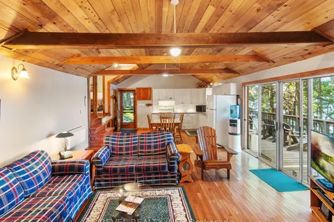 1077 Rignalls Rd, Bracebridge, ON P1L 1X1