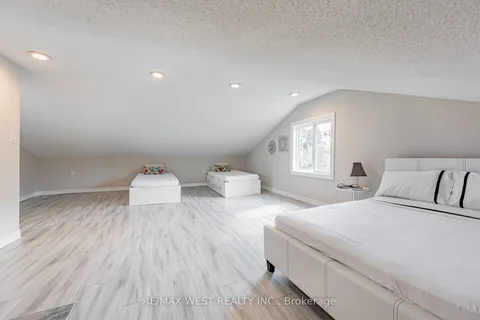 4661 Homewood Ave, Niagara Falls, ON L2E 4Y1