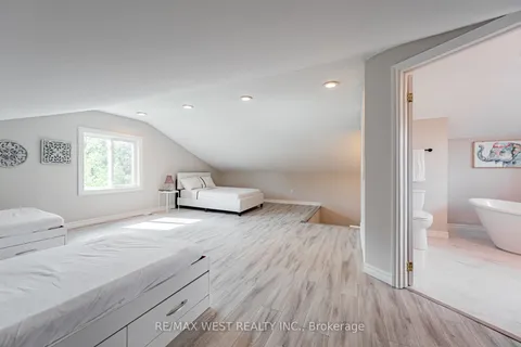 4661 Homewood Ave, Niagara Falls, ON L2E 4Y1