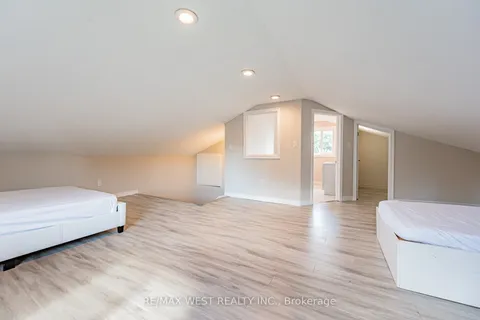 4661 Homewood Ave, Niagara Falls, ON L2E 4Y1