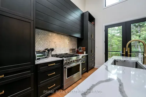 10002 Huron Dr, Lambton Shores, ON N0M 1T0