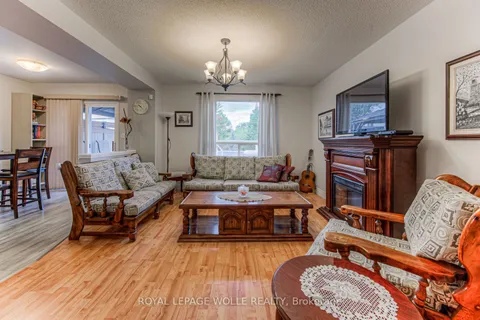 732 Grand Banks Dr, Waterloo, ON N2K 4M2