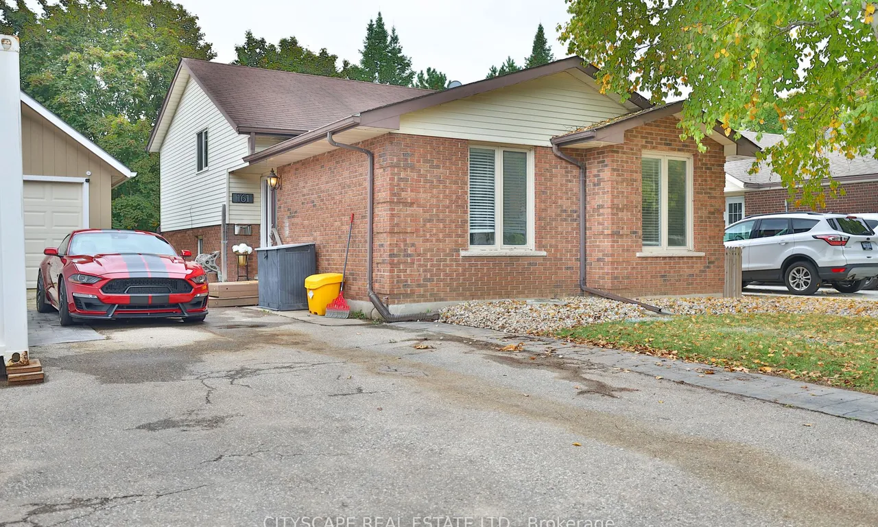 161 Bechtel Dr, Kitchener, ON N2P 1W4