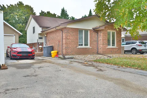 161 Bechtel Dr, Kitchener, ON N2P 1W4