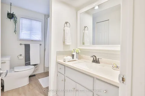 161 Bechtel Dr, Kitchener, ON N2P 1W4