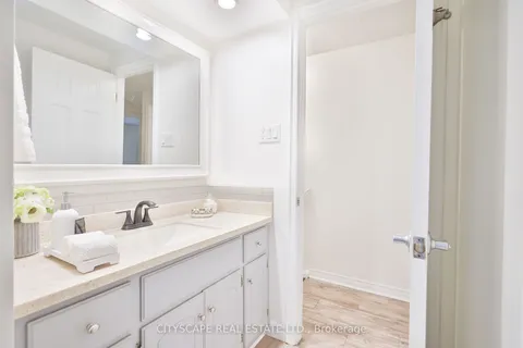 161 Bechtel Dr, Kitchener, ON N2P 1W4