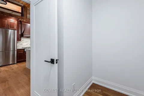 20 Tasker St, St. Catharines, ON L2R 3Z8