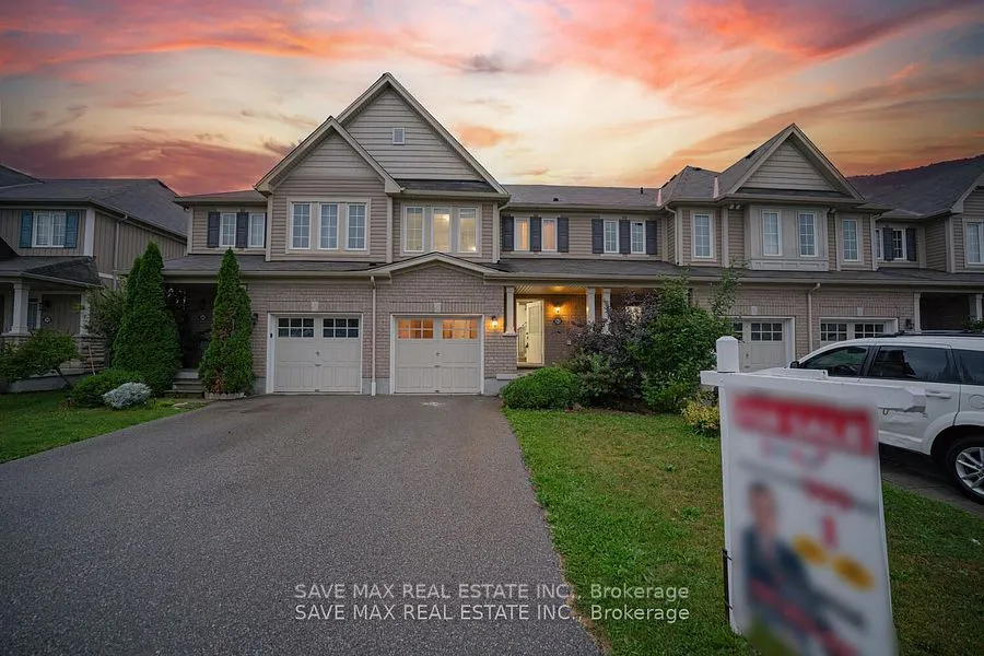 82 Trowbridge St, Woolwich, ON N0B 1M0