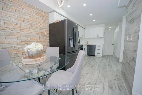 82 Trowbridge St, Woolwich, ON N0B 1M0