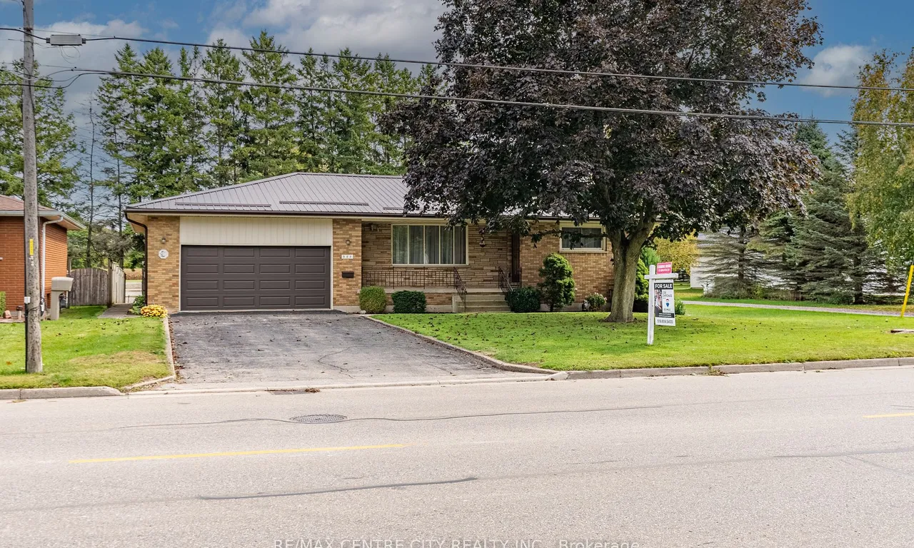 387 John St, Aylmer, ON N5H 2E3